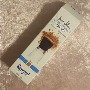 Supergoop ! Invincible setting powder SPF 45